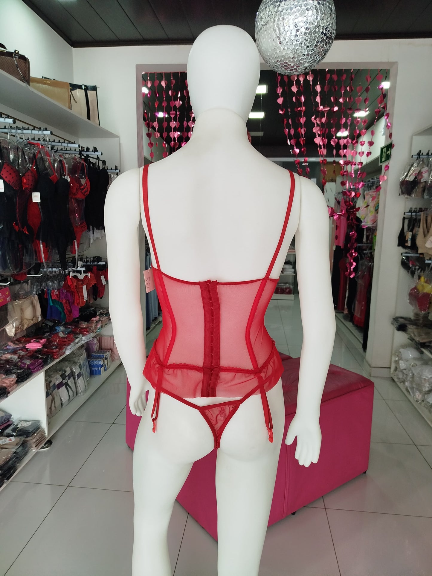 Espartilho em renda vermelho