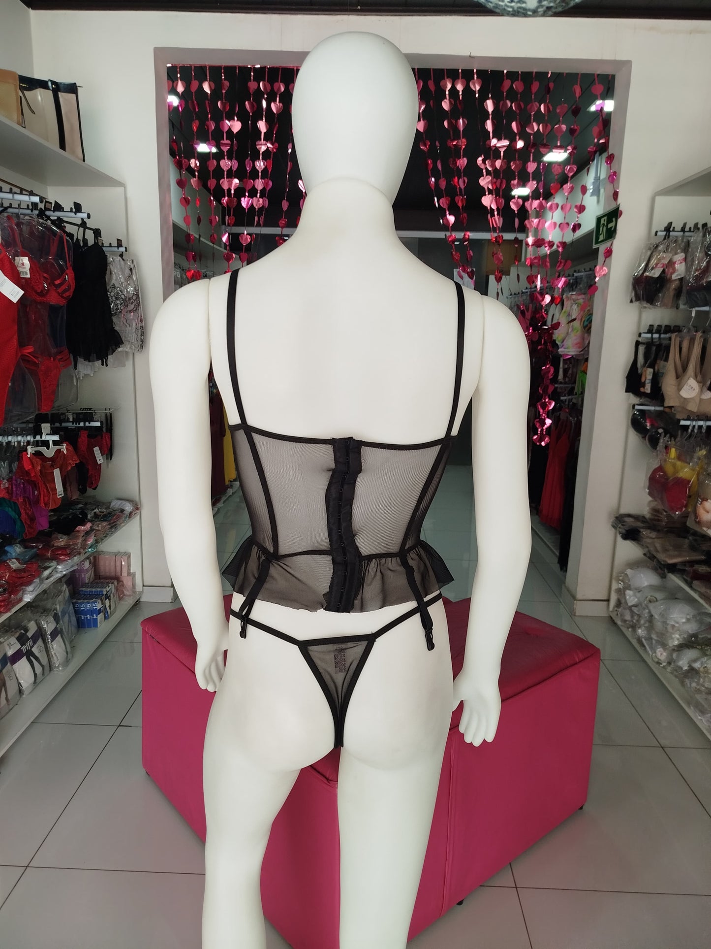 Espartilho vermelho e preto