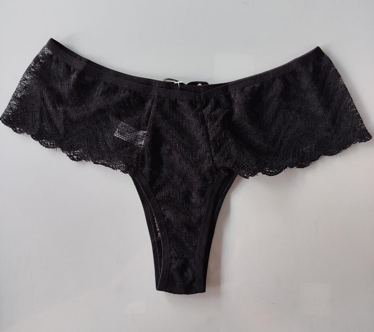 Calcinha fio dental em renda preta Vip