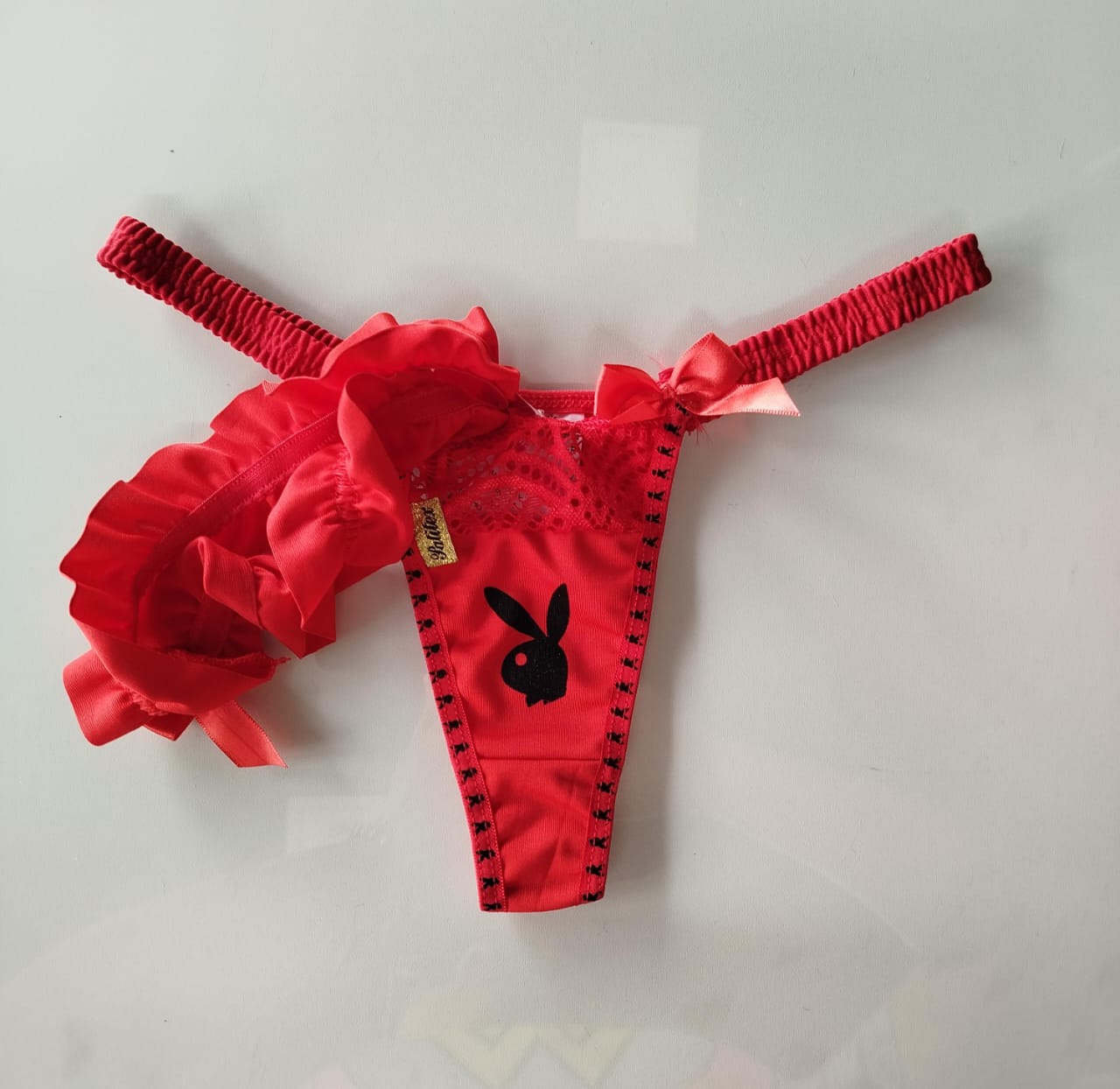 Tanga fio dental Playboy em renda e perneira Vermelha