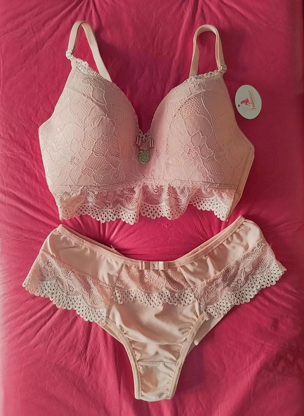 Conjunto Intimus rosa com bojo e renda