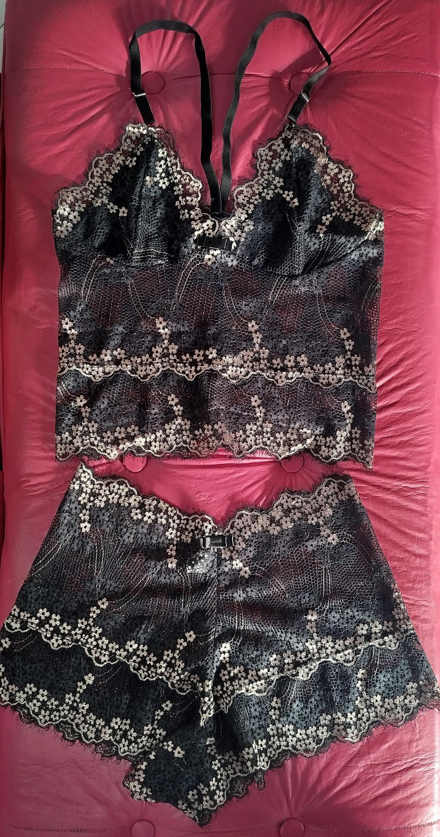 Baby Doll Renda Preto e Dourado Ana