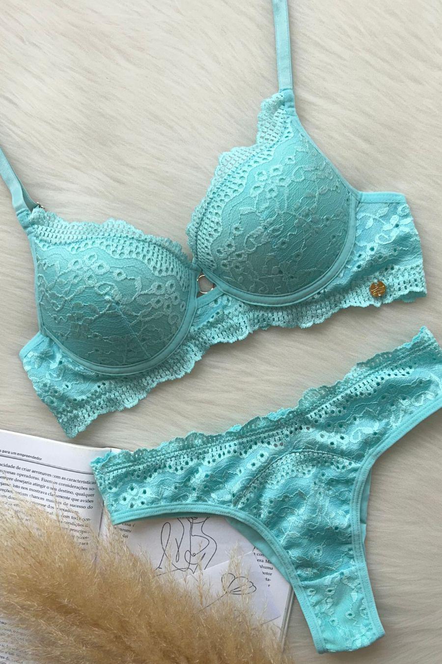 Conjunto com bojo pedacinho do céu renda bordada Del Laras