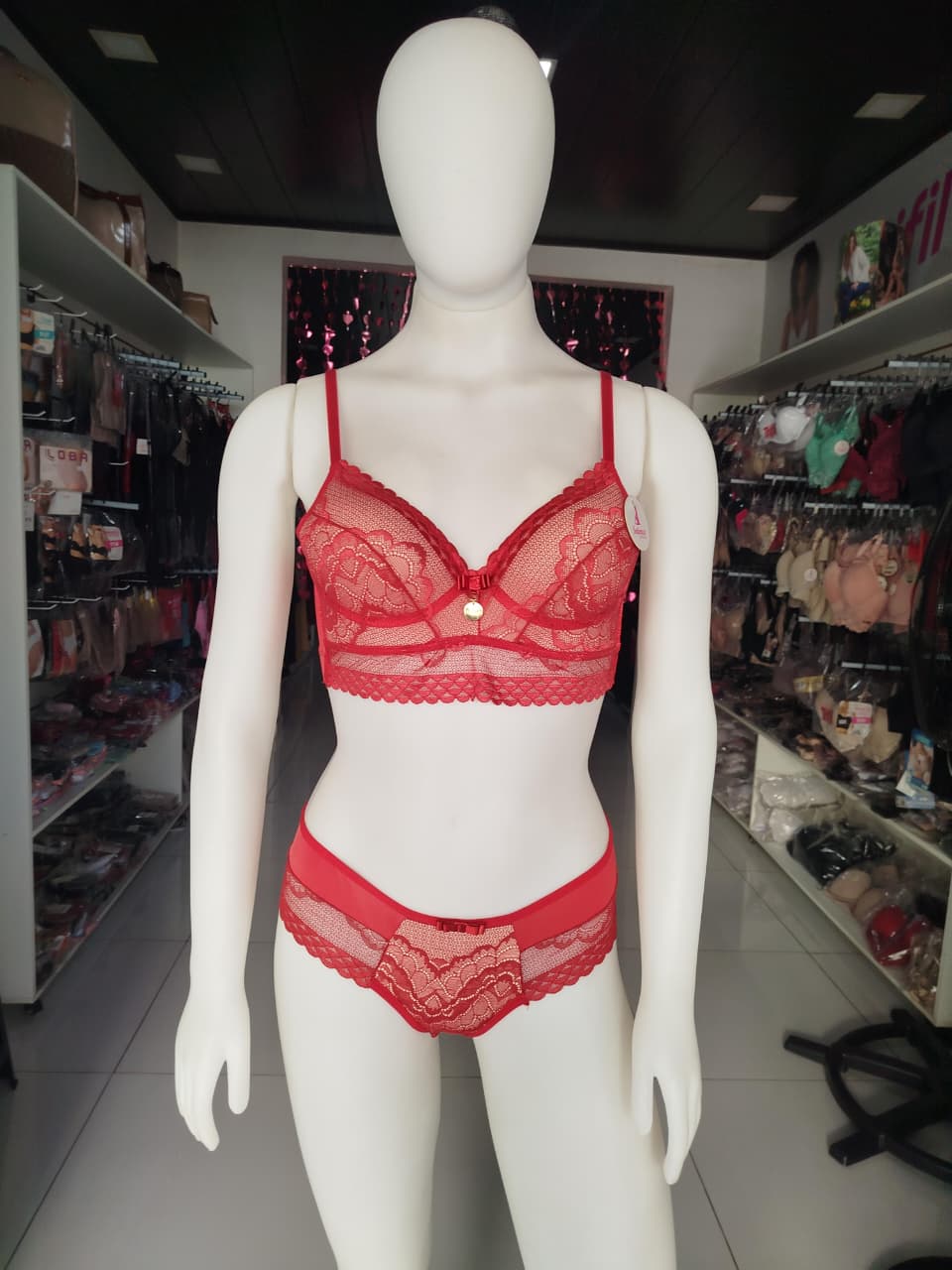 Conjunto vermelho com bojo e renda  Intimus