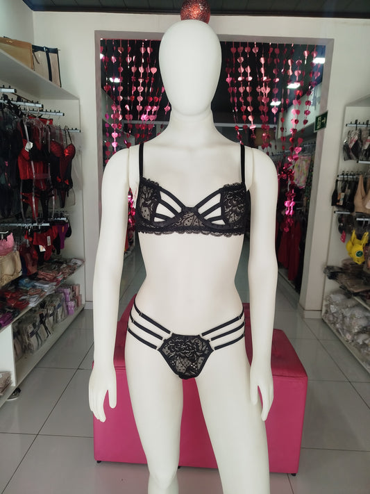 Conjunto Intimus preto, sem bojo e aro, detalhe em tiras