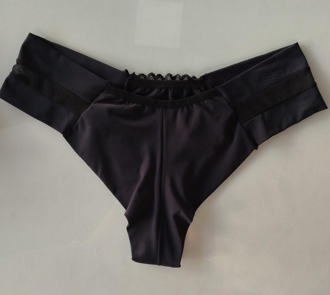 Conjunto Intimus preto com bojo e calcinha semi fio